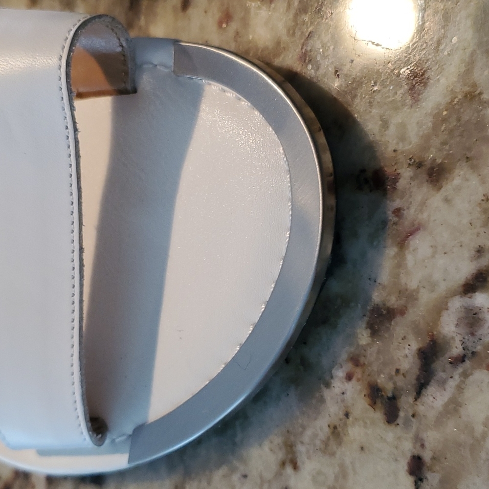 Report Signature White Sandals Size 8 Louie - Picture 3 of 7